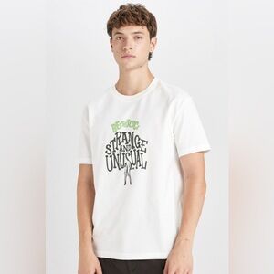 DeFacto Young Beetlejuice Strange & Unusual Tee Shirt Mens Size Small White